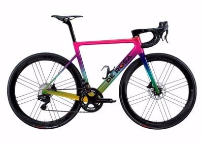 Ontdek de Elegantie van de De Rosa Racefiets: Italiaans Vakmanschap op Twee Wielen