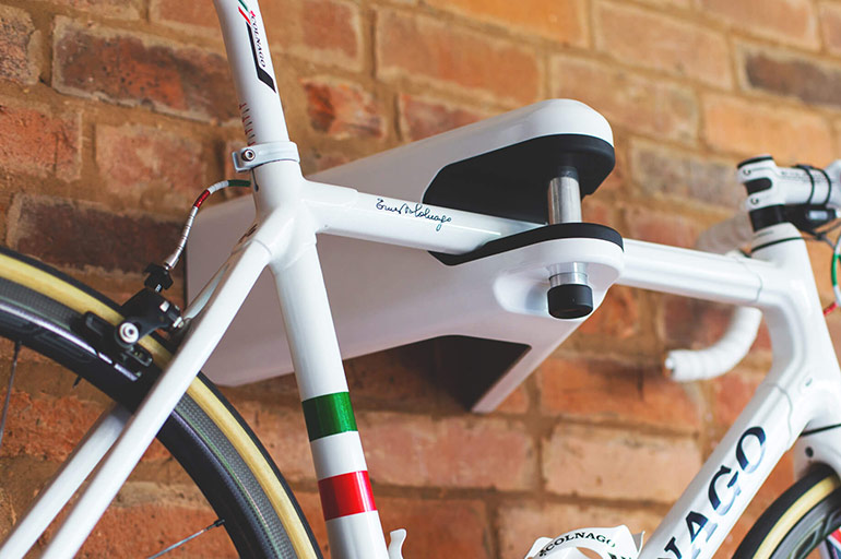 Racefiets ophangen: handige tips voor een veilige en ruimtebesparende opberging